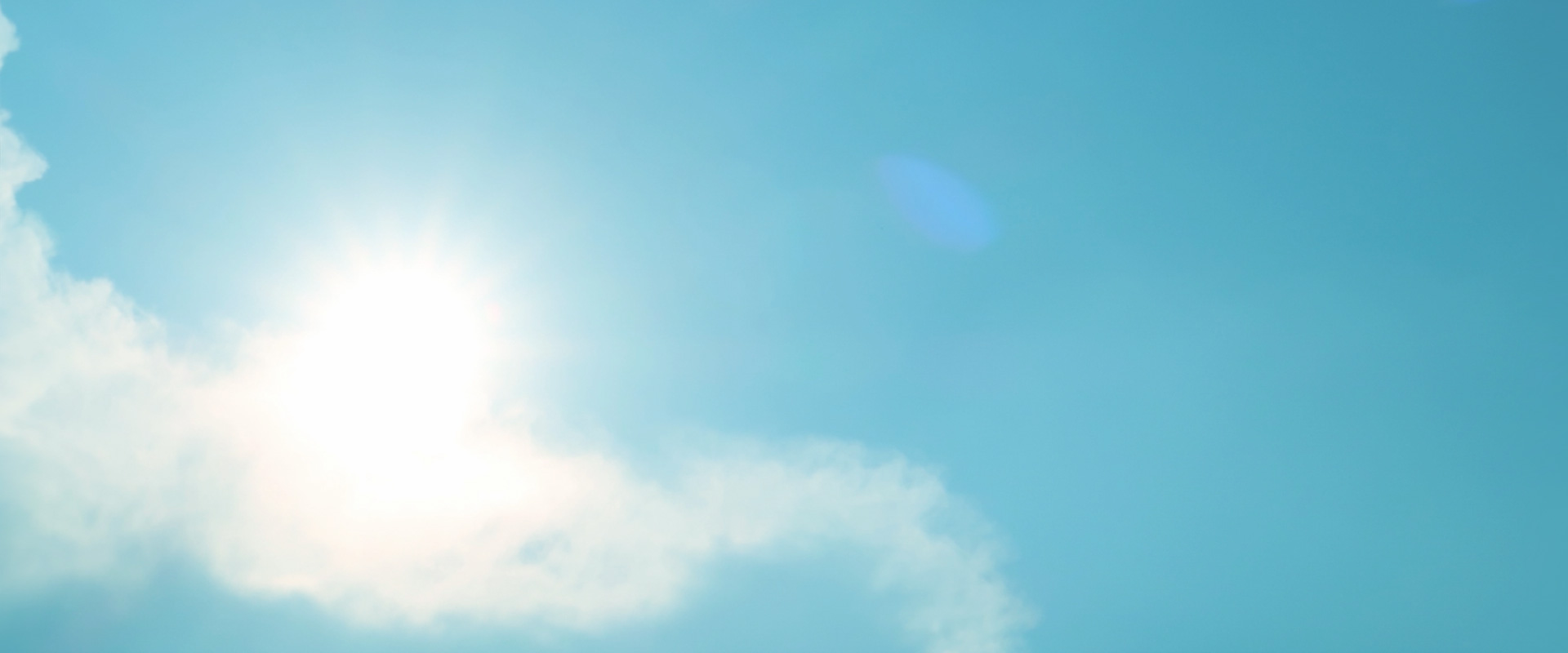 Sun-Reflektor Auf Dem Windfang Oder Der Windschutzscheibe Als Schutz Der  Autoplastikinnenplatte Vor Direktem Sonnenlicht Und Hitz Stockfoto - Bild  von überhitzung, sonnenschirm: 121643642